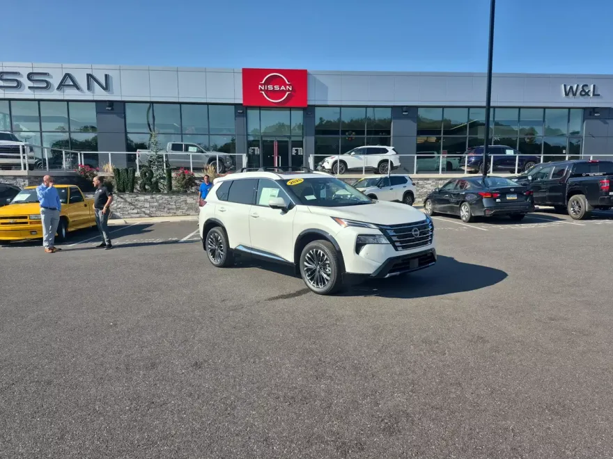 2026 Nissan Rogue Platinum photo 1