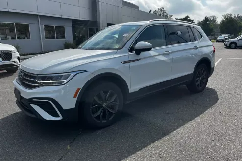 2022 Volkswagen Tiguan SE photo 2