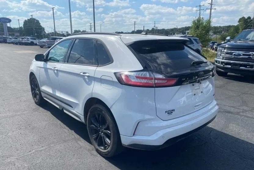 2022 Ford Edge SE photo 1