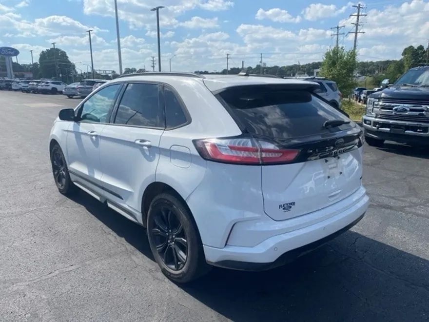 2022 Ford Edge SE photo 1