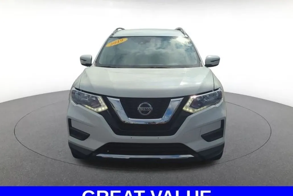 2019 Nissan Rogue SV photo 1