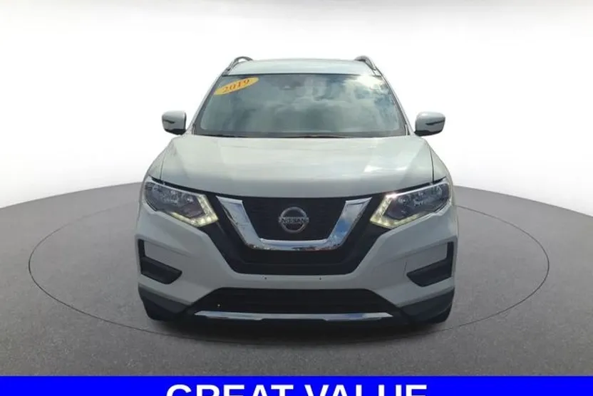 2019 Nissan Rogue SV photo 1