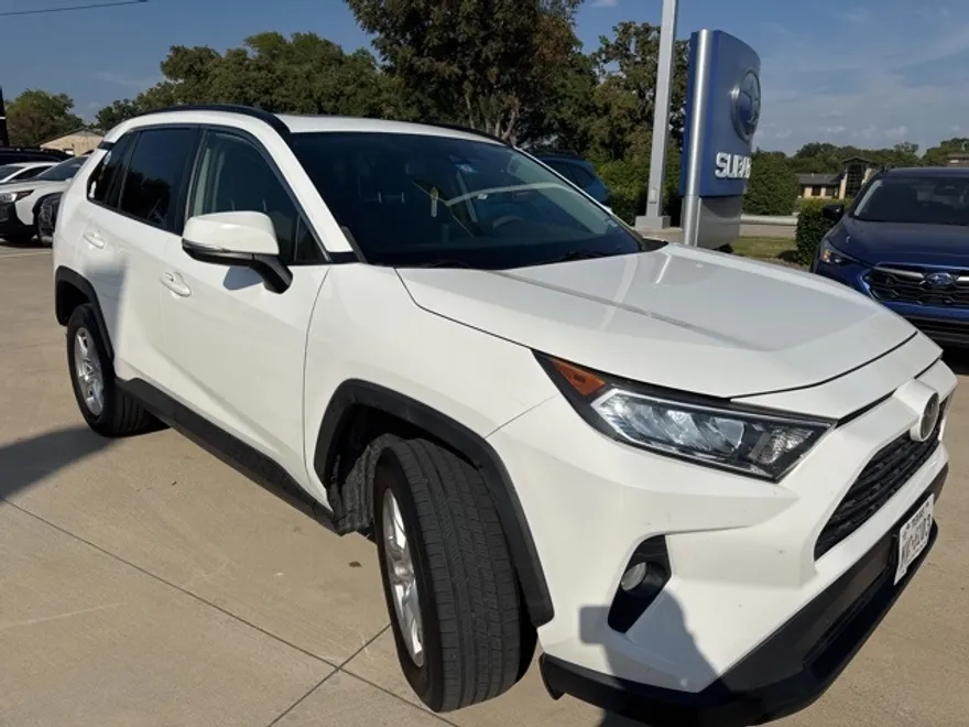 2019 Toyota RAV4 XLE photo 1