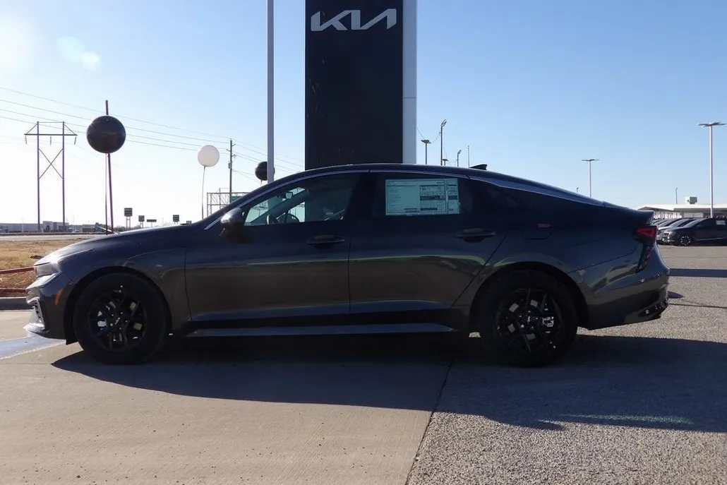 2025 Kia K5 LXS photo 1