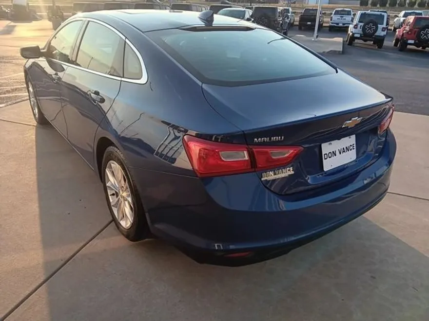 2023 Chevrolet Malibu 1LT photo 1