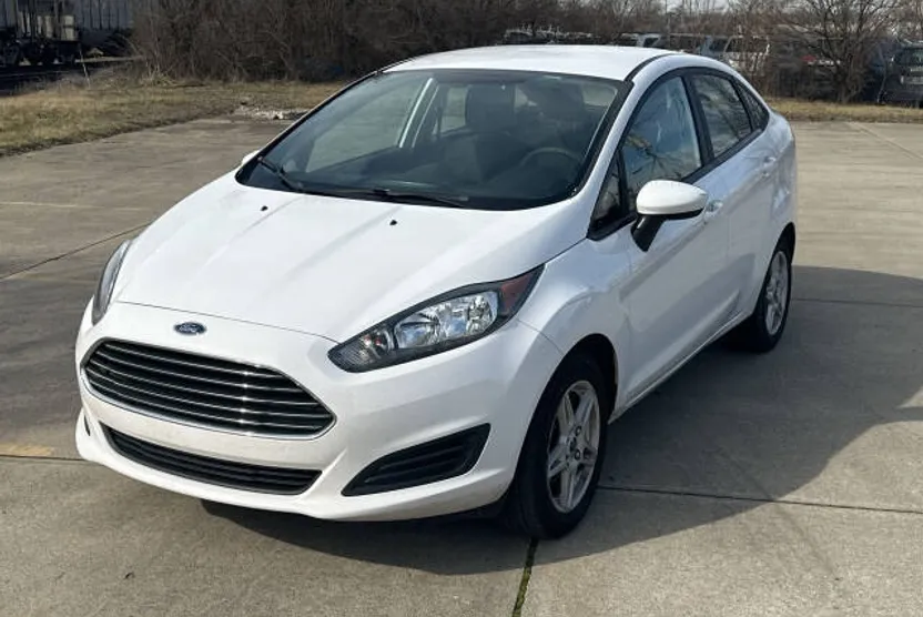 2017 Ford Fiesta SE photo 1