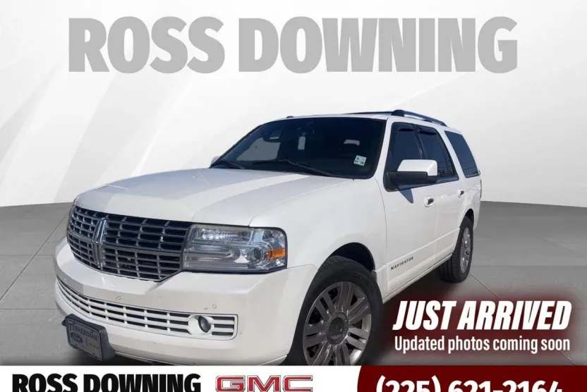 2012 Lincoln Navigator Base photo 1