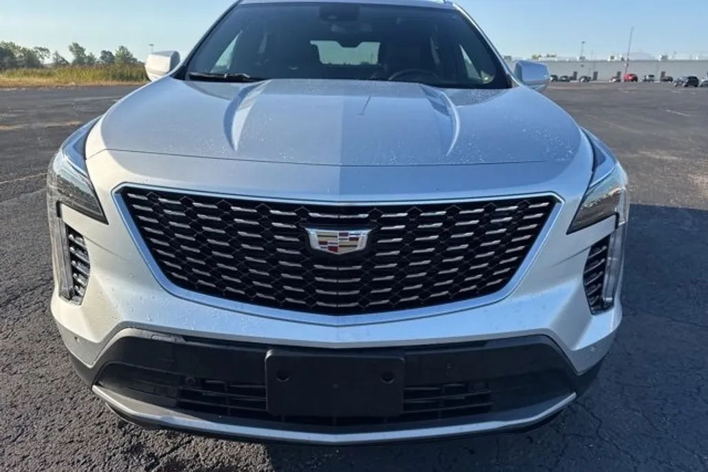 2021 Cadillac XT4 Premium Luxury photo 1