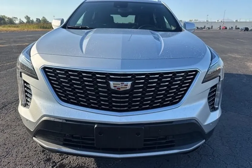 2021 Cadillac XT4 Premium Luxury photo 1