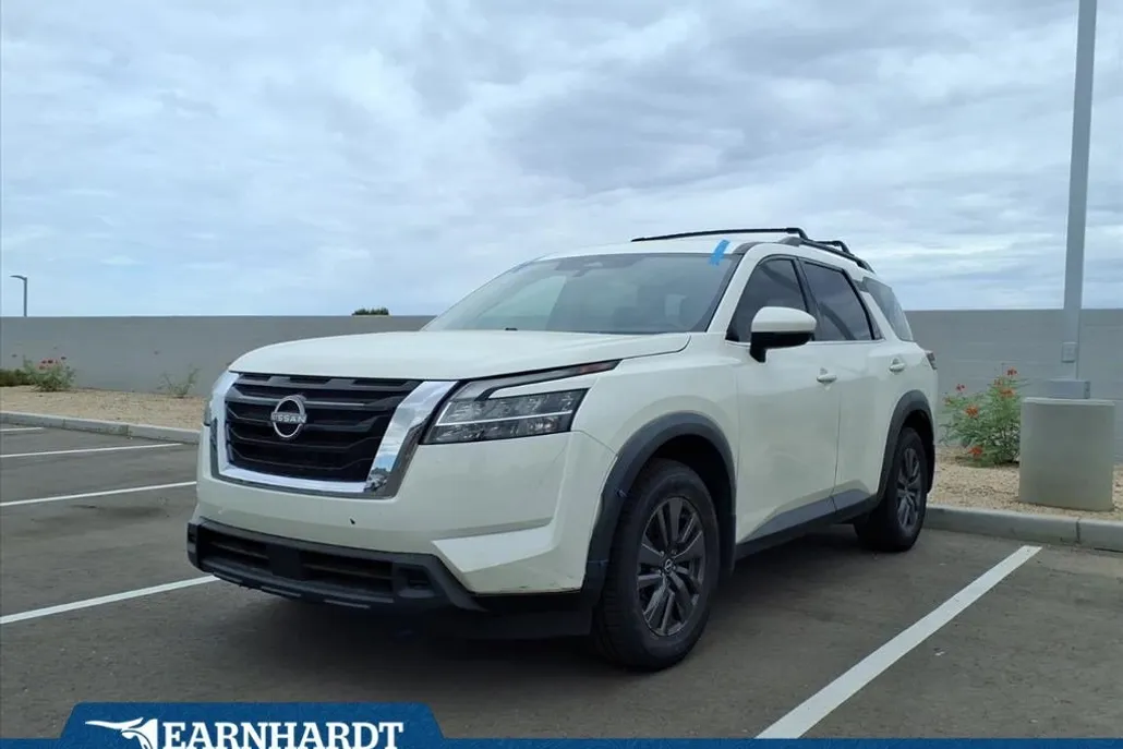 2022 Nissan Pathfinder SV photo 1