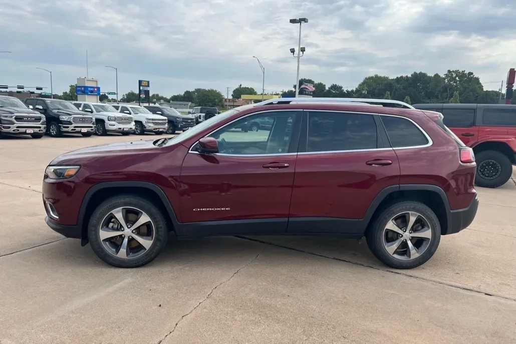 2019 Jeep Cherokee Limited photo 1