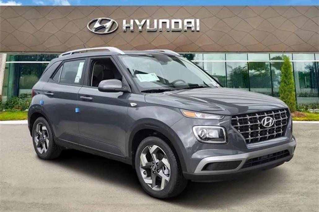 2025 Hyundai Venue SEL photo 1