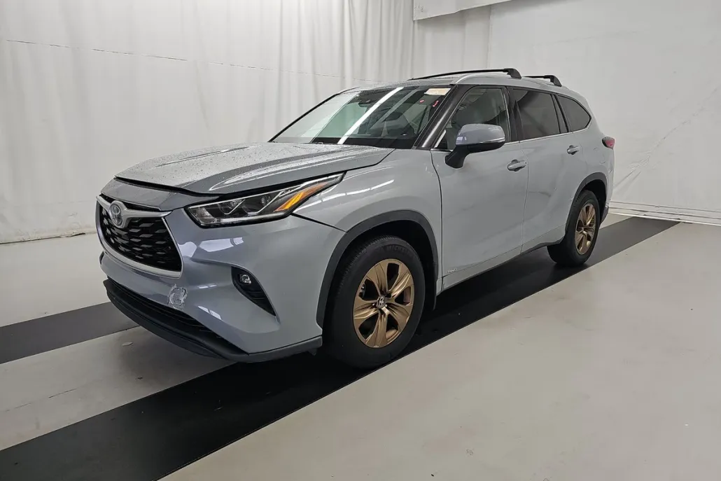 2022 Toyota Highlander Hybrid XLE photo 1