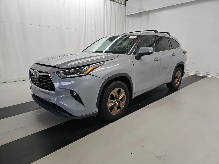 2022 Toyota Highlander Hybrid XLE photo 1