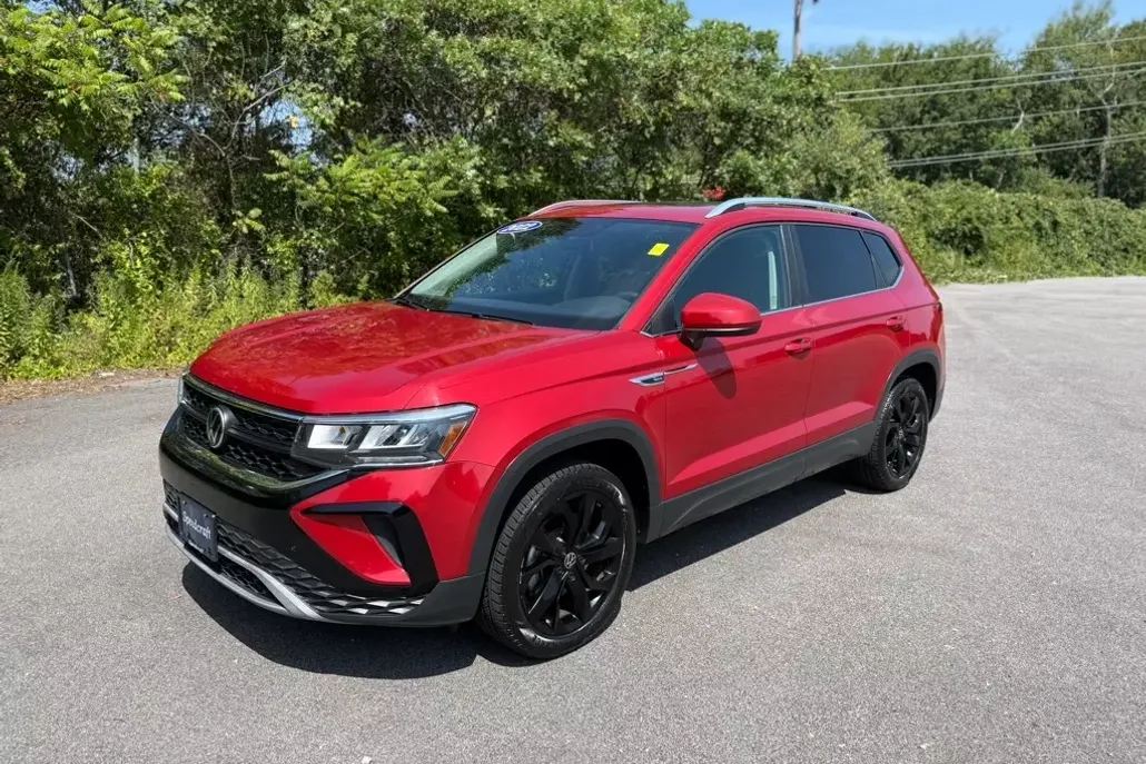 2022 Volkswagen Taos SE photo 1