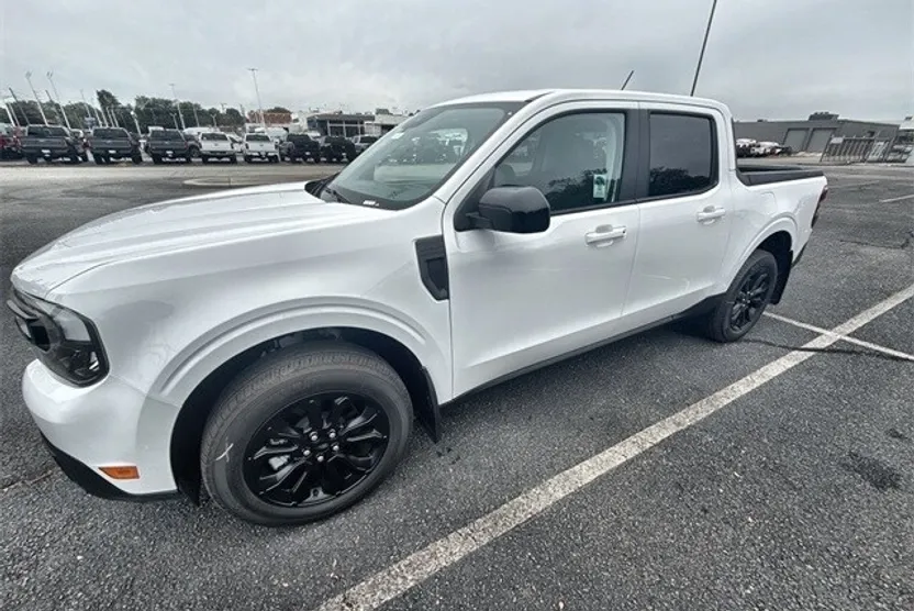 2024 Ford Maverick Lariat photo 1