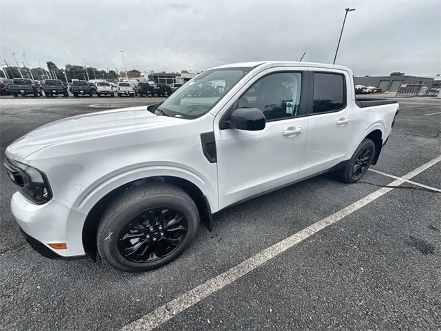 2024 Ford Maverick Lariat photo 1