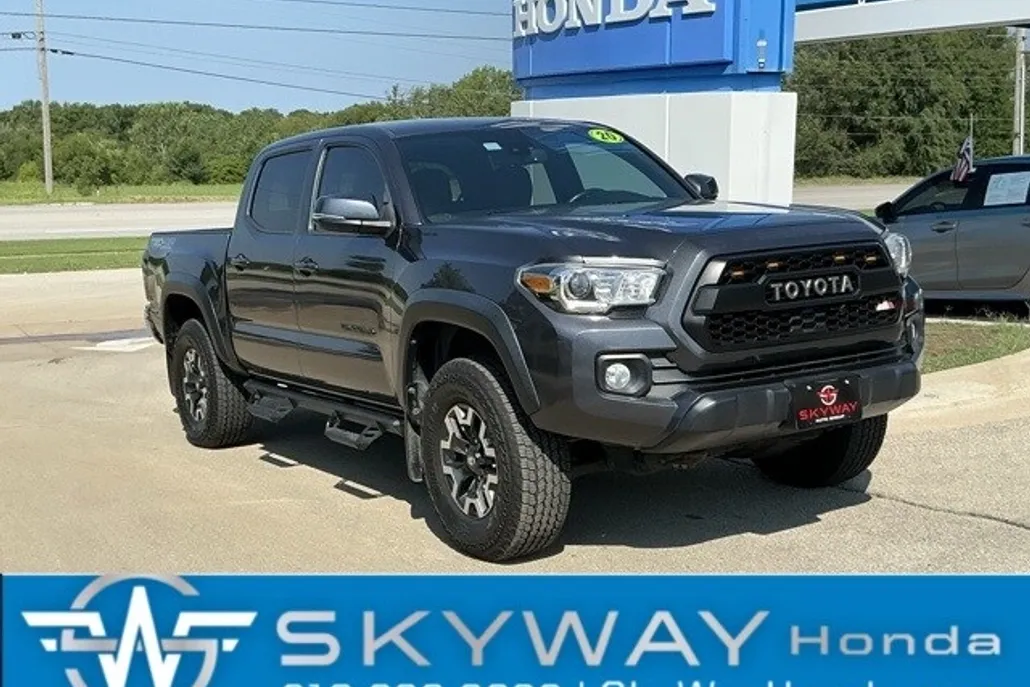 2020 Toyota Tacoma TRD Off-Road V6 photo 1