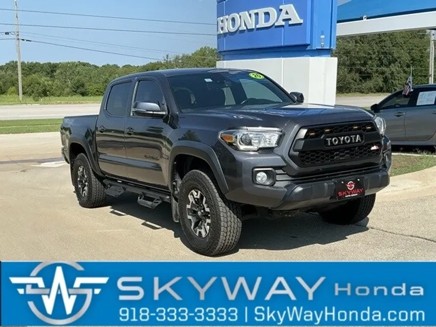 2020 Toyota Tacoma TRD Off-Road V6 photo 1