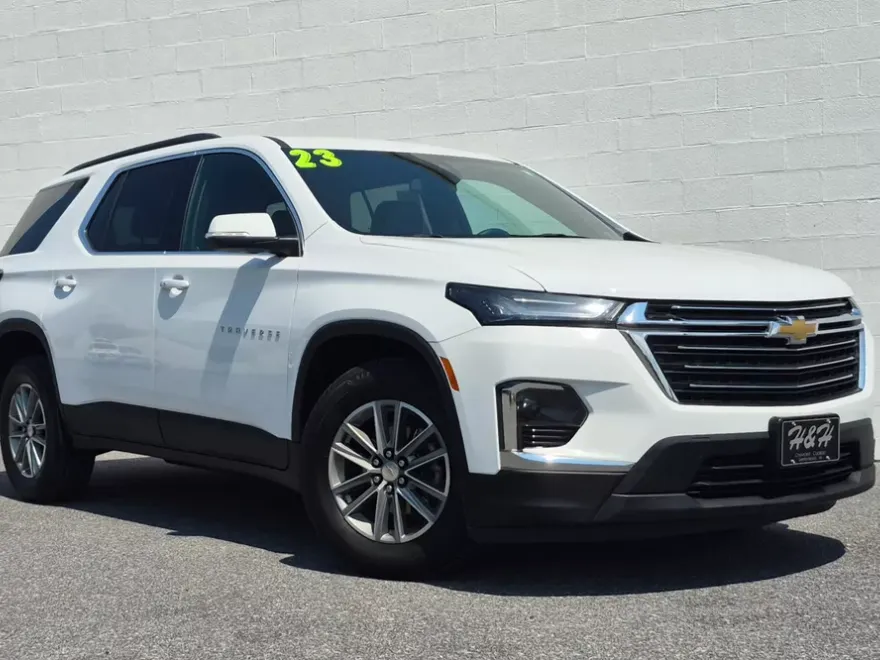 2023 Chevrolet Traverse Leather photo 1