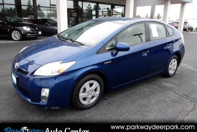 2010 Toyota Prius Four photo 1