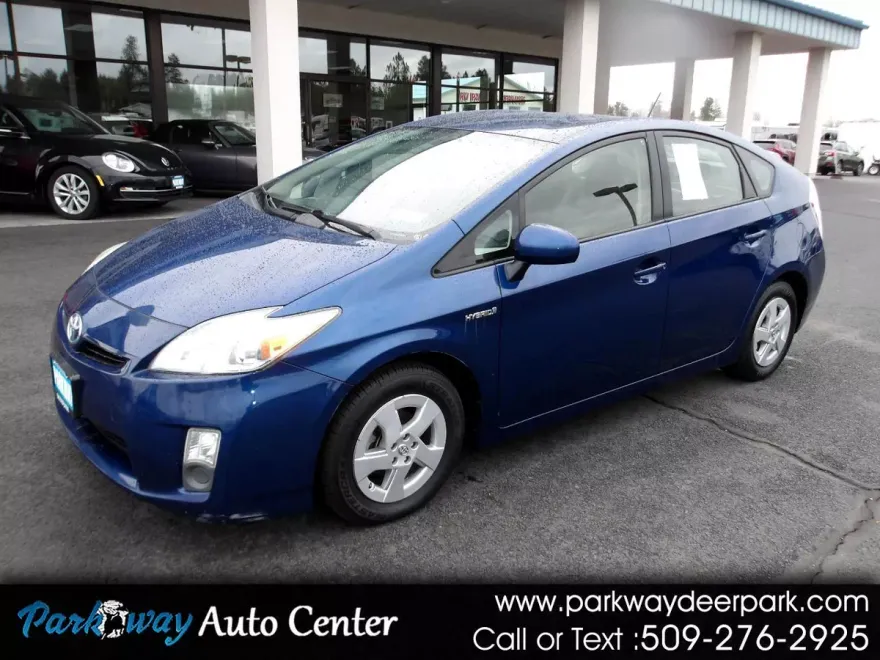 2010 Toyota Prius Four photo 1