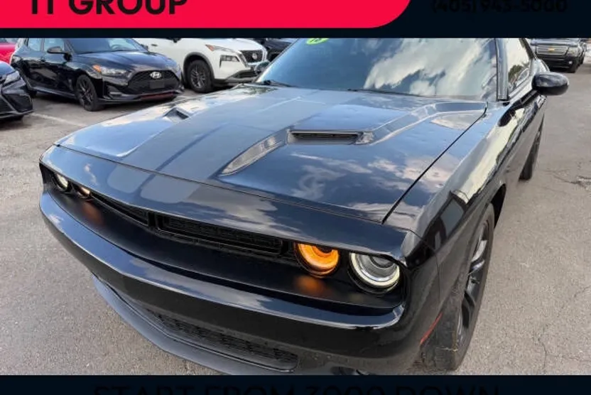 2018 Dodge Challenger SXT photo 1