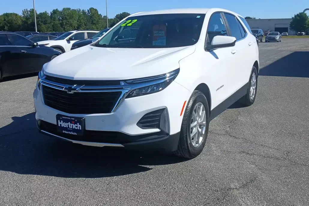 2022 Chevrolet Equinox LT photo 1