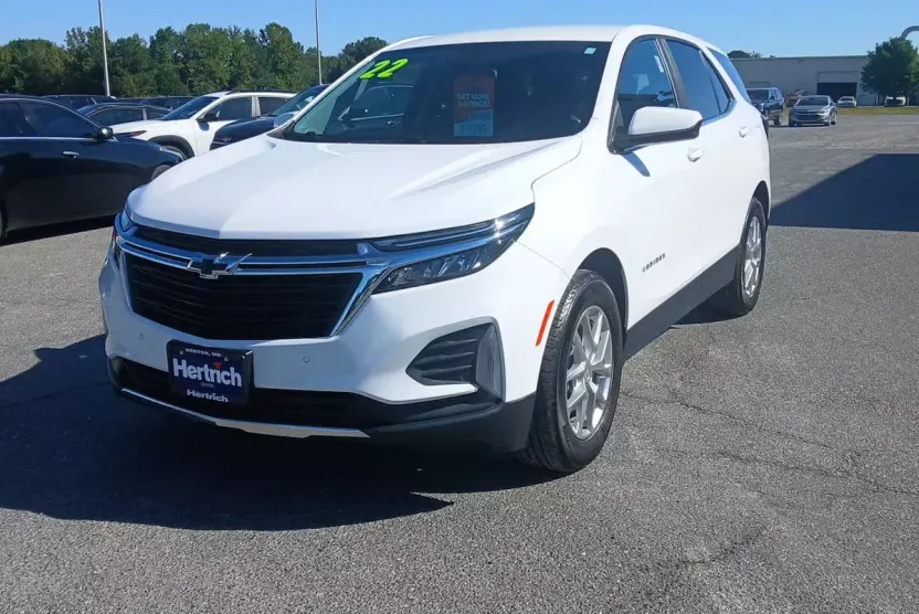 2022 Chevrolet Equinox LT photo 1