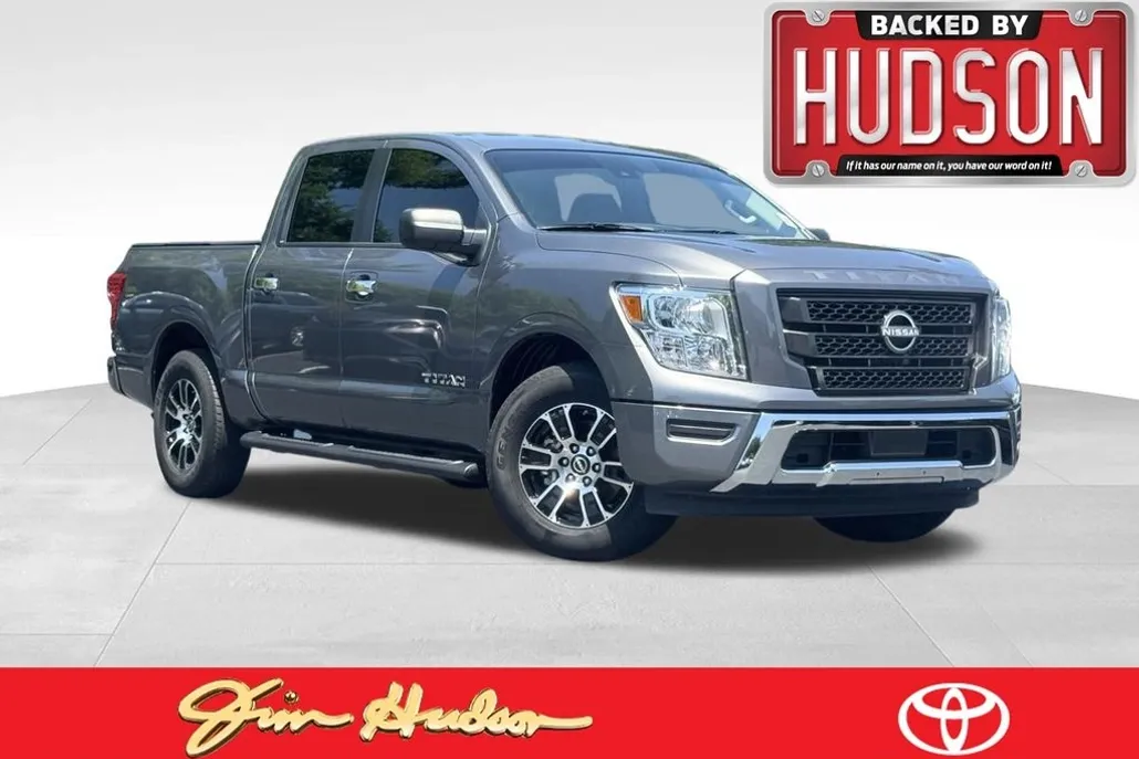 2023 Nissan Titan SV photo 1
