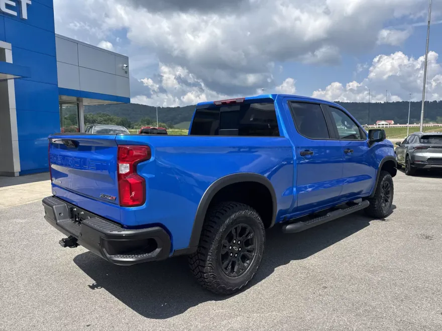 2025 Chevrolet Silverado 1500 ZR2 photo 1