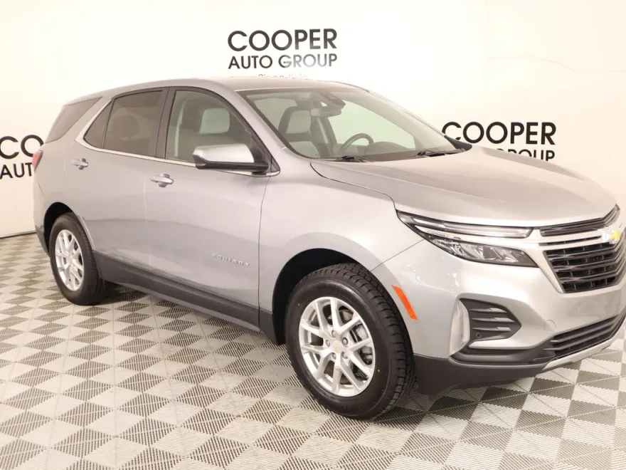 2024 Chevrolet Equinox LT photo 1