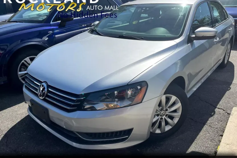 2015 Volkswagen Passat S photo 1