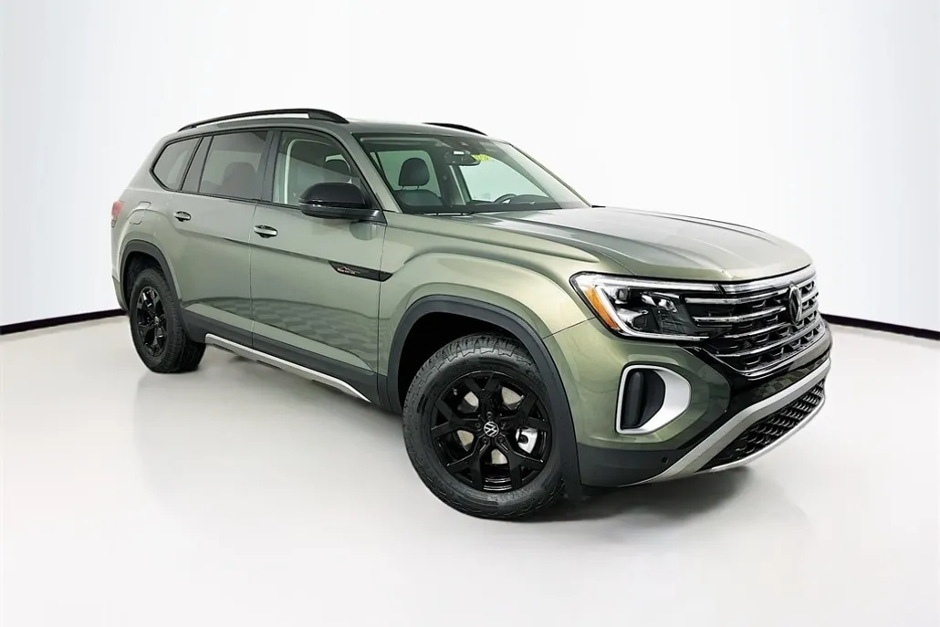 2025 Volkswagen Atlas Peak Edition SE photo 1