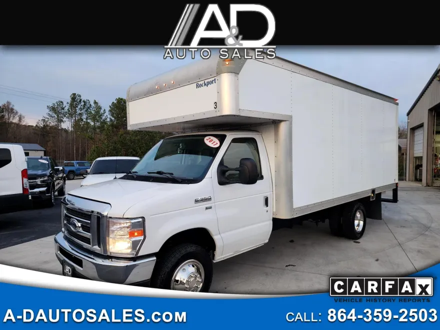 2017 Ford E-350 XL photo 1