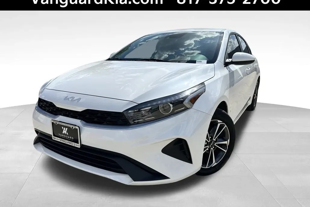 2023 Kia Forte LXS photo 1