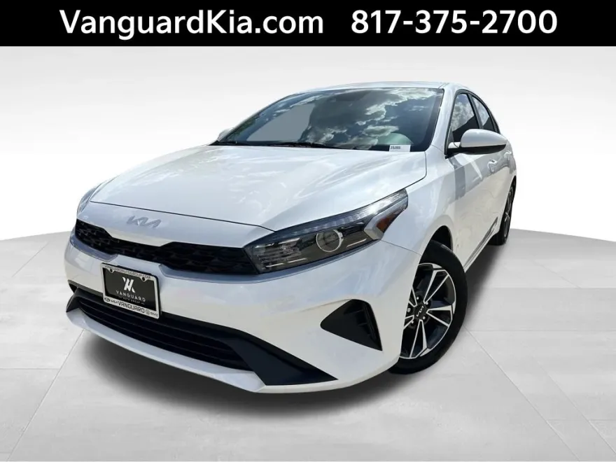2023 Kia Forte LXS photo 1