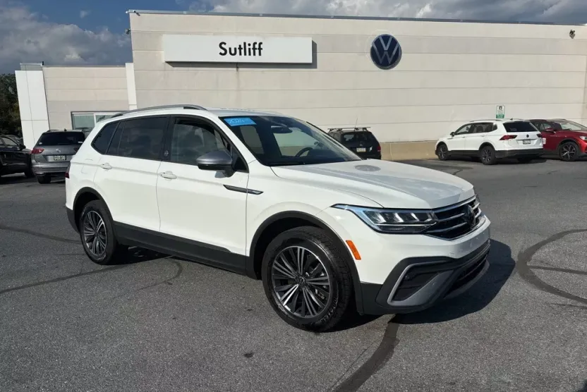 2024 Volkswagen Tiguan Wolfsburg Edition photo 1