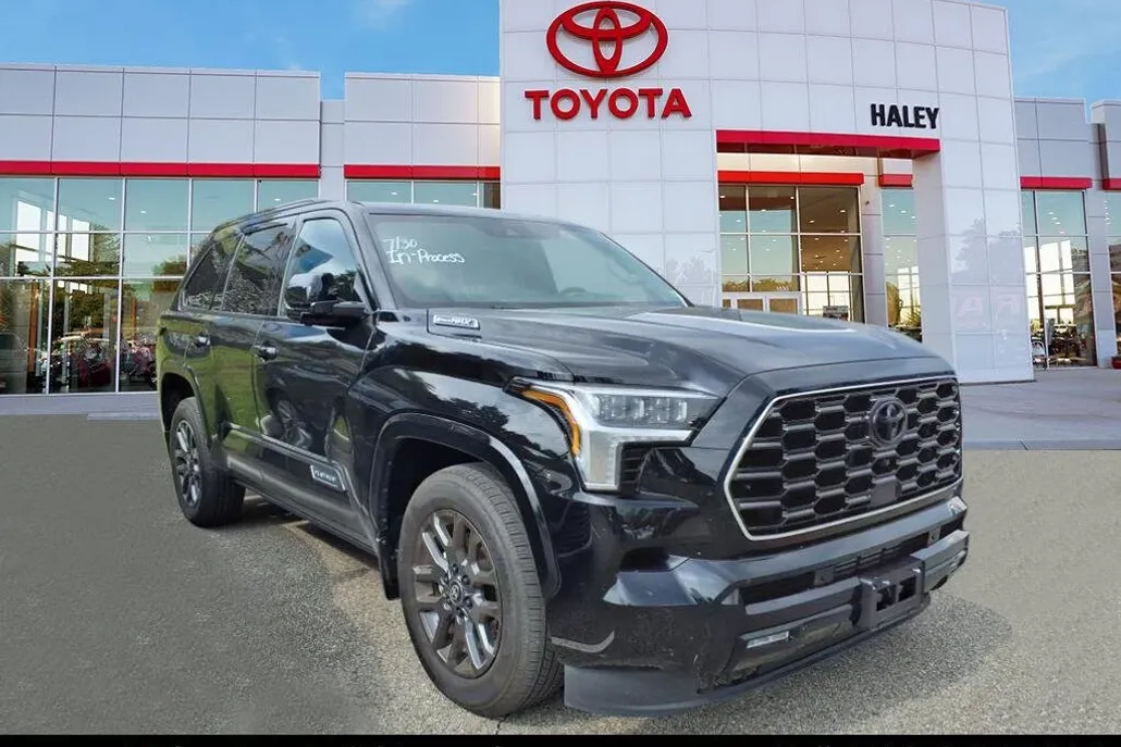 2025 Toyota Sequoia Platinum photo 1