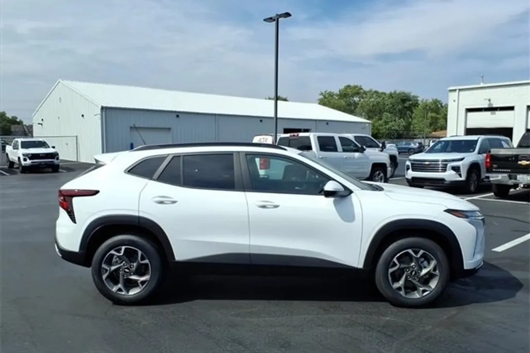 2026 Chevrolet Trax LT photo 1