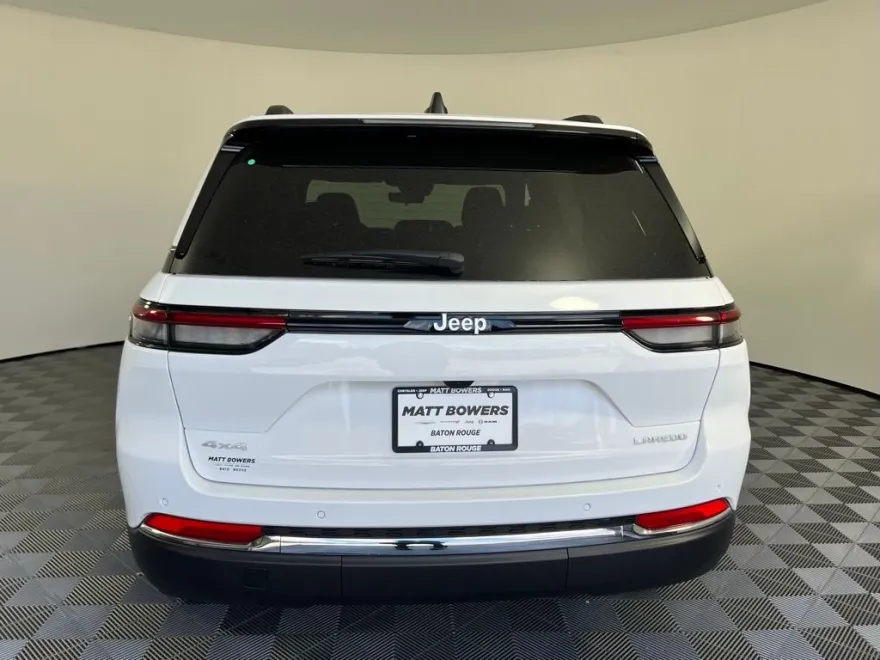 2025 Jeep Grand Cherokee Laredo photo 1