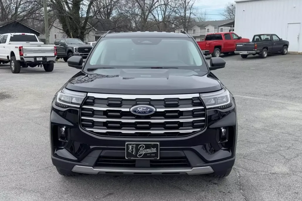2025 Ford Explorer photo 1
