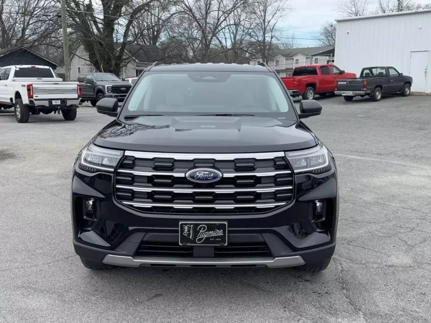 2025 Ford Explorer photo 1