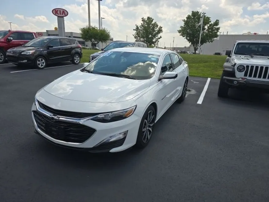 2023 Chevrolet Malibu RS photo 1