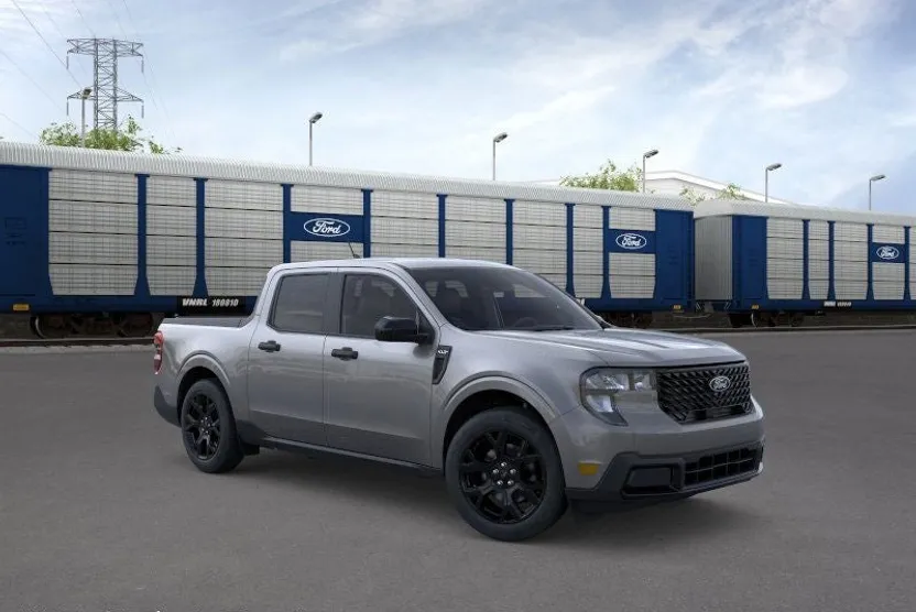 2025 Ford Maverick XLT photo 1