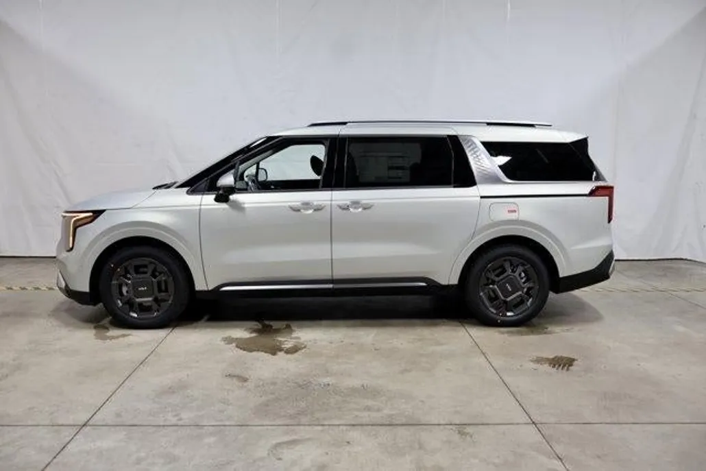 2026 Kia Carnival SX photo 1