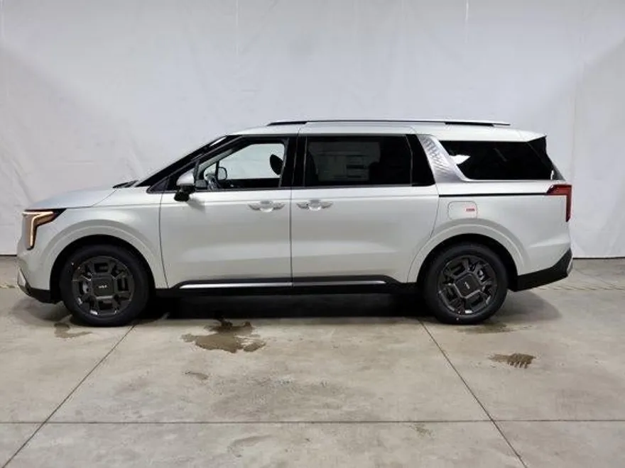 2026 Kia Carnival SX photo 1