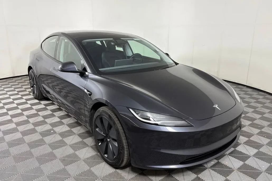 2025 Tesla Model 3 Long Range photo 1
