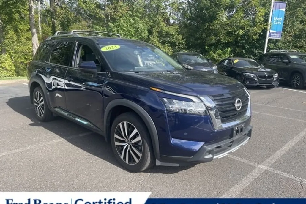 2023 Nissan Pathfinder Platinum photo 1