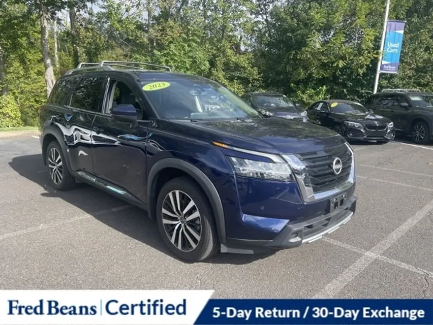 2023 Nissan Pathfinder Platinum photo 1